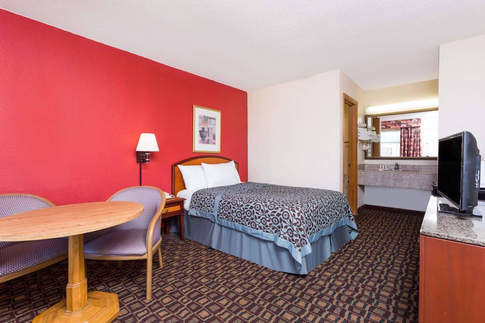 Days Inn By Wyndham Augusta Wheeler Road Dış mekan fotoğraf